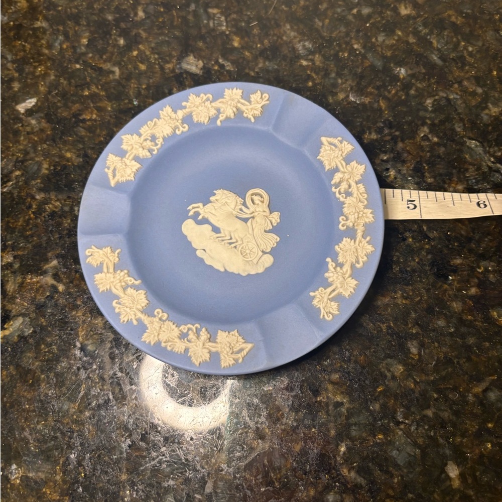 WEDGWOOD Vintage Blue Jasperware Ashtray - Picture 5 of 5